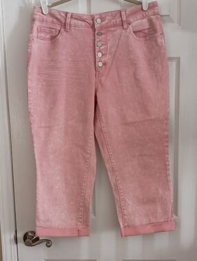 Time and Tru Button Fly Pink Wash Capris